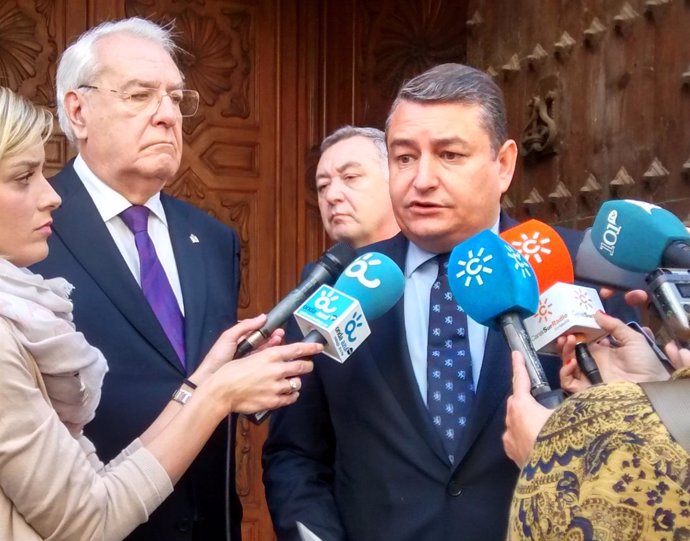 El subdelegado Hernández Mollar y el delegado del Gobierno Antonio Sanz Málaga