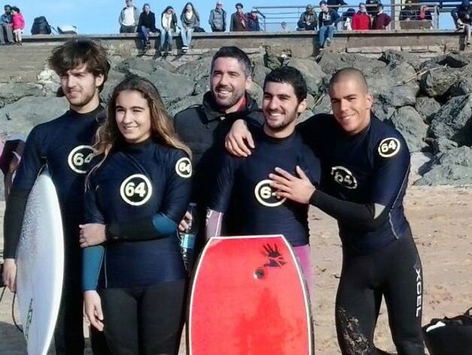 Equipo de la UC en la Copa de Francia de Surf