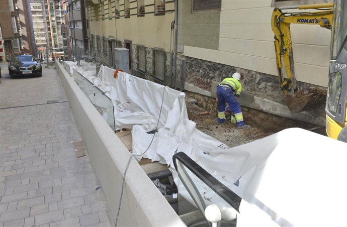 Rampa mecánica en la calle Eulalio Ferrer