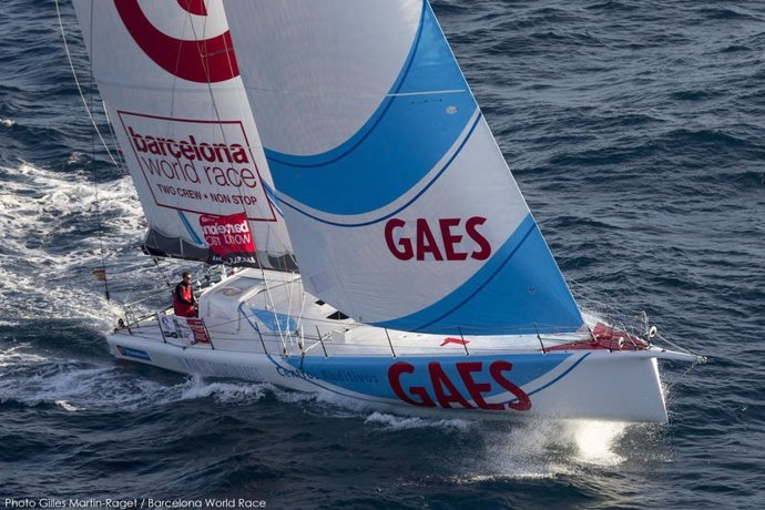 El 'GAES Centros Auditivos' completa el podio de la Barcelona World Race