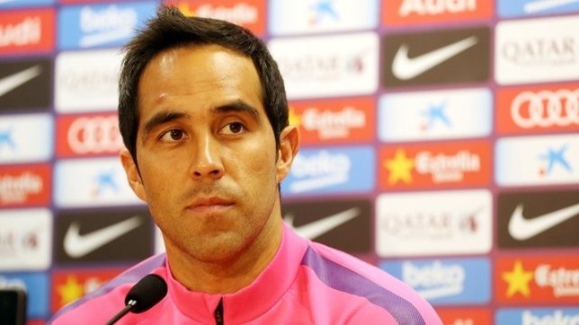 El portero del FC Barcelona Claudio Bravo