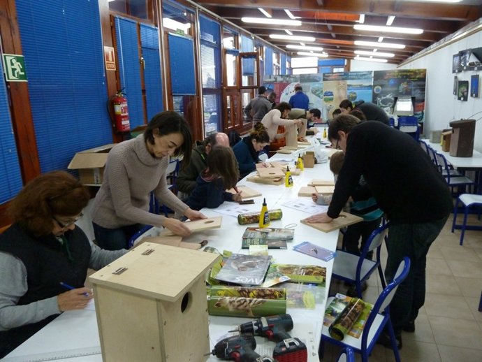 Taller de elaboración de cajas nido