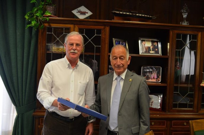 El presidente de la Diputación entrega proyectos para reformar caminos rurales