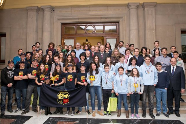 Recepción en el Ayuntamiento de Pamplona a los ganadores de la First Lego League