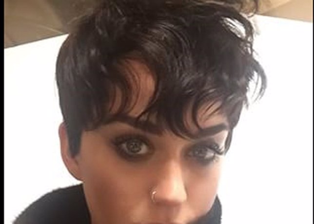Katy Perry se corta el pelo a lo Kris Jenner 