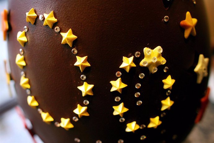 A "Diamond Stella Egg" is displayed at La Maison du Chocolat store in central Lo