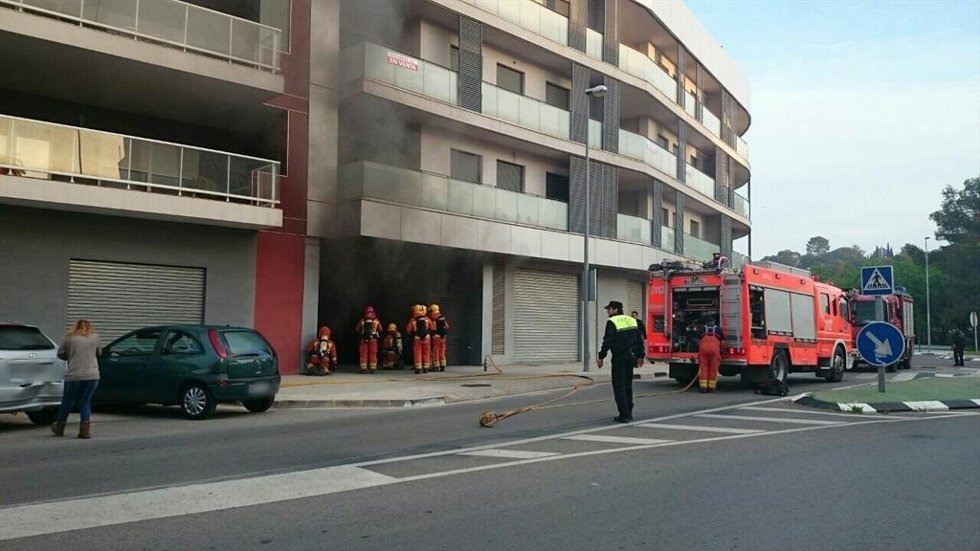 Incendio en un parking de una finca de Alberic