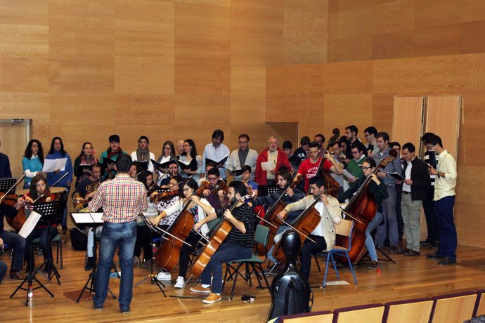 Uno de los ensayos de la Orquesta y Coro de la Catedral de Córdoba