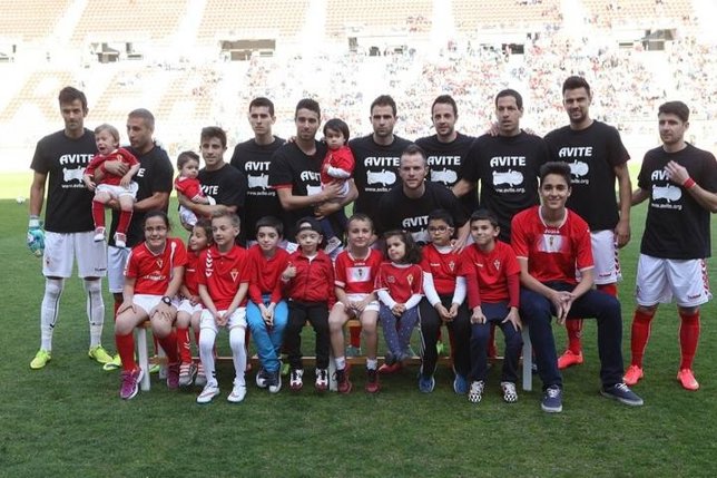 Con la camiseta de Avite