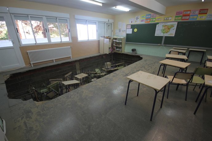 Hundimiento del suelo de un aula del colegio Hispanidad de Santa Pola