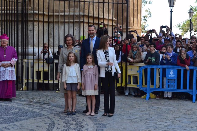 Los Reyes, las infantas y doña Sofía acuden a la Misa del Domingo de Pascua