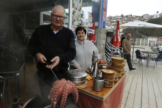 PULPEIROS DE CANGAS (PONTEVEDRA) EN LASTRES (COLUNGA, ASTURIAS). Foto Rosa Veiga