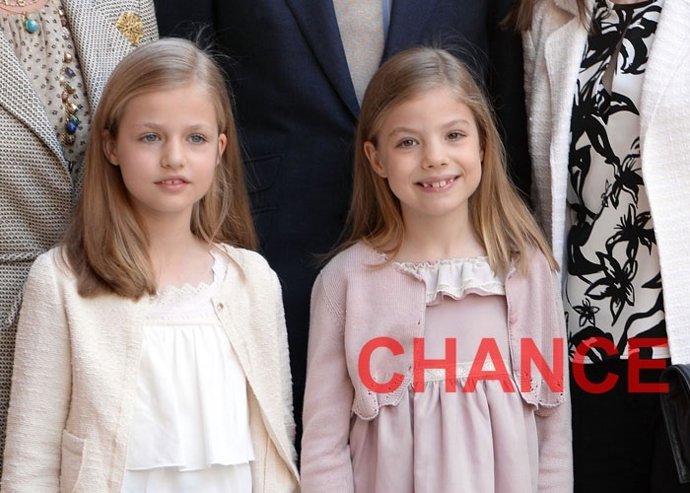 Las infantas Leonor y Sofía en en la misa de Pascua                       