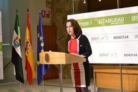 La consejera de Empleo destaca que "la solución al problema de Acorex es la unidad"