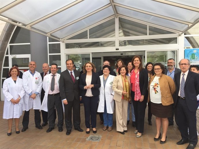 Visita de Sánchez Rubio al Hospital de Día Oncológico de Osuna