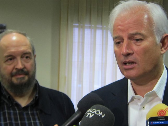 Eloy Suárez (PP) y el presidente de DFA, José Miguel Monserrate