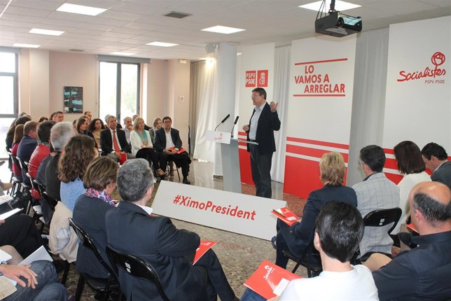 Ximo Puig en la reunión con su candidatura