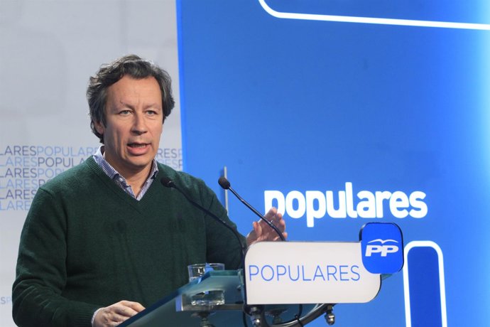Carlos Floriano en la sede del PP