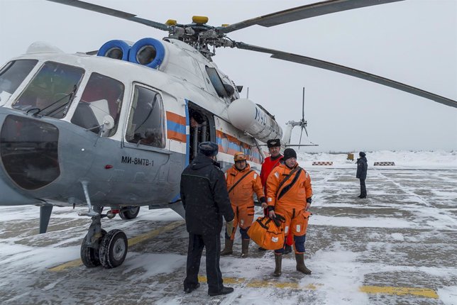 Helicóptero ruso de rescate en la región de Ojotsk