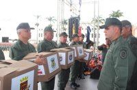 Fuerzas Armadas de Venezuela recogen firmas contra sanciones de EEUU
