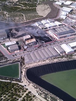 Incendio de la planta de reciclaje de neumáticos de Ceutí