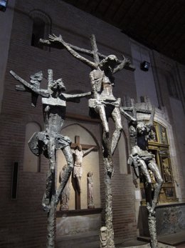 Escultura de Venancio Blanco expuesta en la iglesia de San Juan