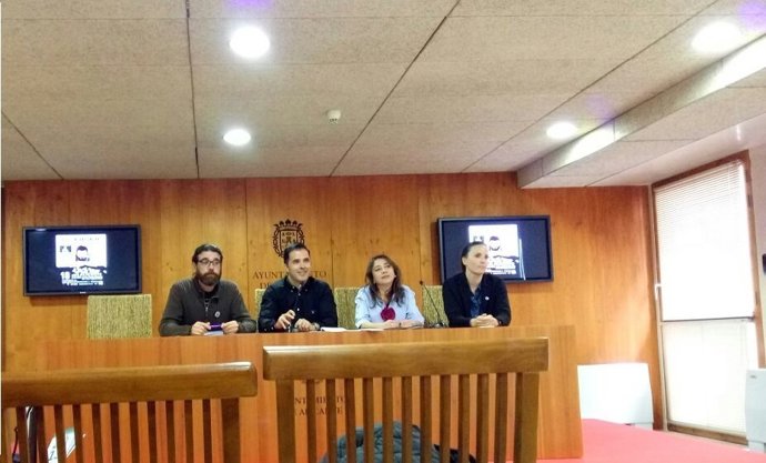 Pablo Sandoval, segundo por la izquierda, en la presentación de las Cigarreras