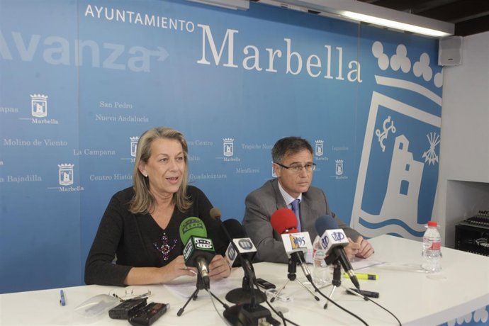 Kika Caracuel y jefe asesoría juridica marbella