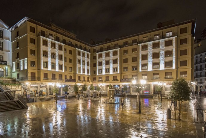 Plaza de Unamuno iluminada Bilbao