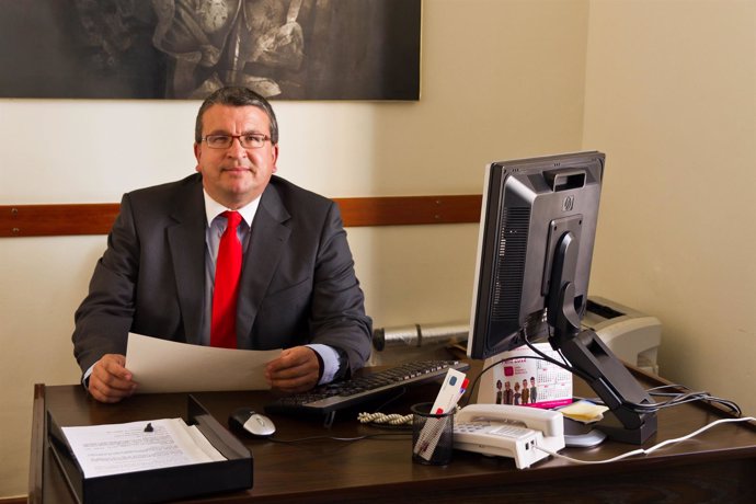 Fernando Llopis en su despacho