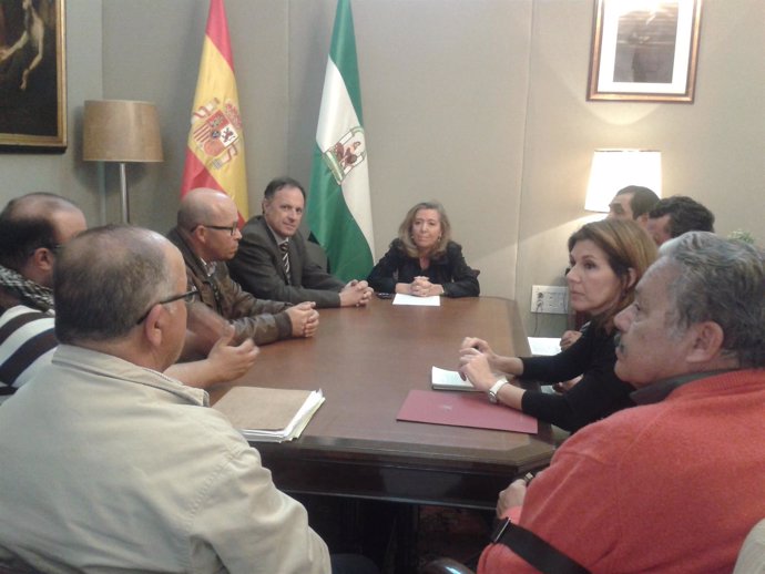 La Delegación del Gobierno en Andalucía recibe a los almadraberos gaditanos