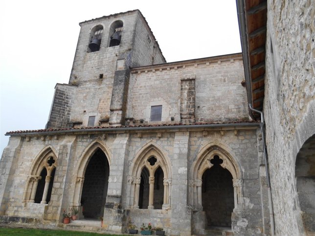 Pórtico de la Iglesia de San Vicente de Larumbe.