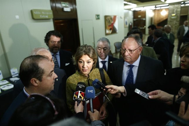 Isabel García Tejerina recibe la Medalla de Oro de Comunidades Regantes