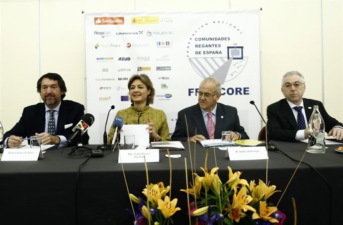 Isabel García Tejerina recibe la Medalla de Oro de Comunidades Regantes