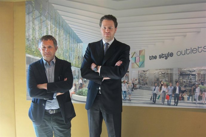 El arquitecto Enric Batlle y el Country Head de Neinver en España, E.Ceballos