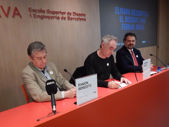 El director general de Elisava, R.Benedito; el chef Ferran Adrià, y J.Cortada
