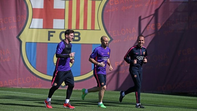 Messi y Mascherano entrenan con el Barcelona
