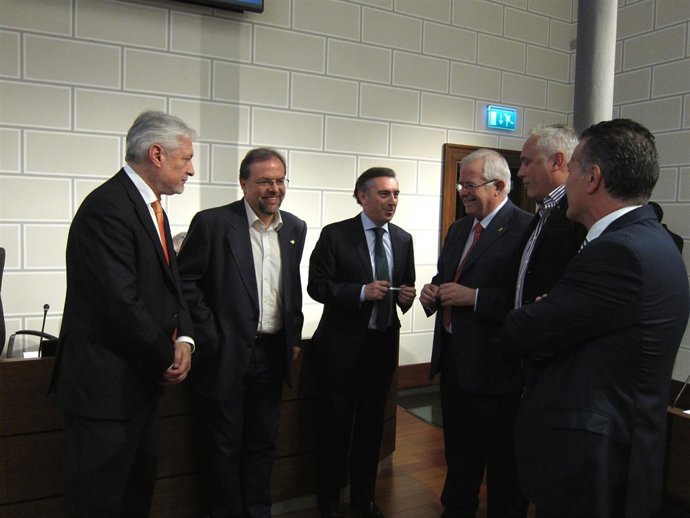 Beamonte junto a los portavoces de la Diputación este miércoles, en el pleno