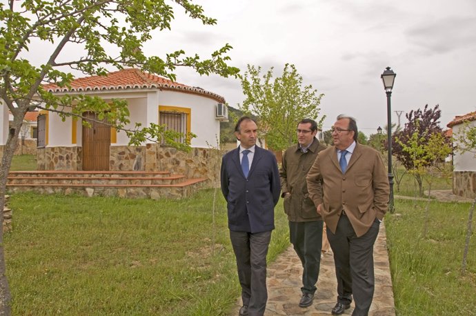 León visita Santiago de Alcántara (Cáceres)