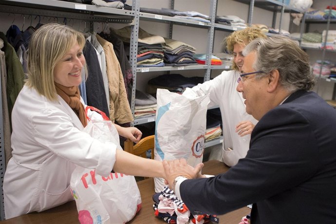 Zoido durante su visita al comedor social.