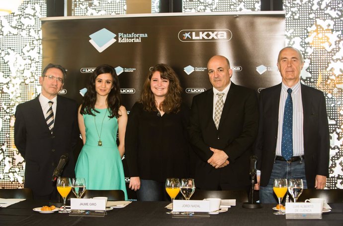 Clara Cortés gana el Premio Literario La Caixa/Plataforma de novela juvenil