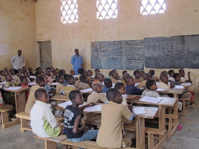 La Fundación Miguel Torres colabora en ampliar una escuela en Camerún