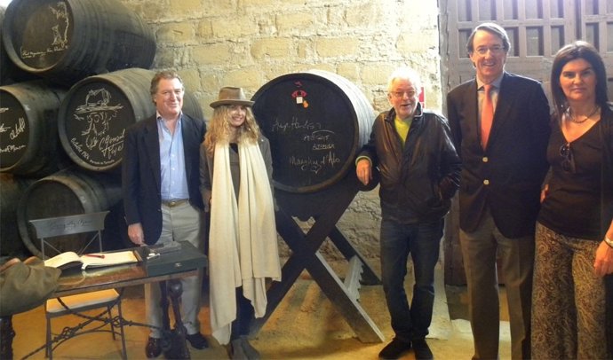 El director Hugh Hudson visita las bodegas Tío Pepe