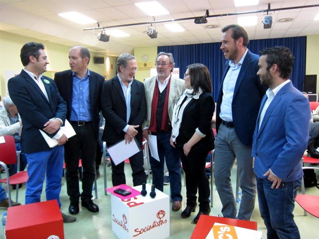 Los candidatos a la Alcaldía, antes de participar en el debate. 