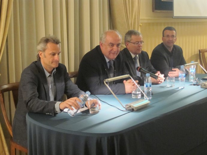 A.Gilabert (CatSalut), J.Brugada, J.Ramentol (Ferrer) y X.Forns