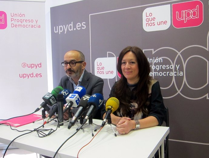Eduardo Gómez y Alicia Andújar en una rueda de prensa