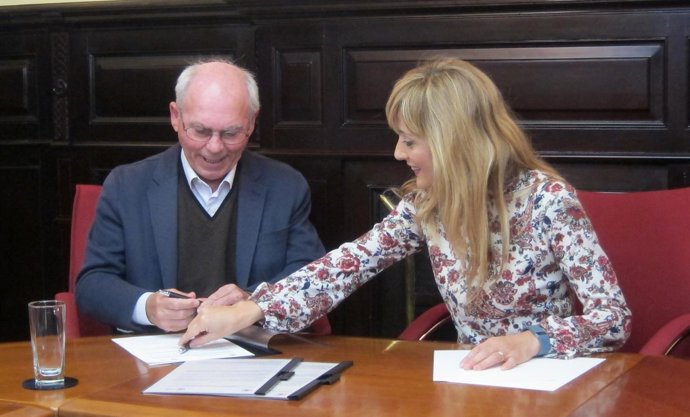 Fernando López Luna y Carmen Castilla, este jueves en UGT-A.