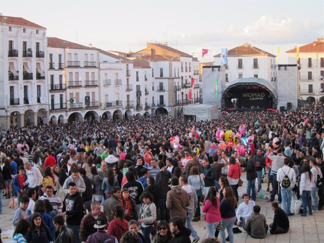 Concierto del festival Womad en la Plaza Mayor de Cáceres