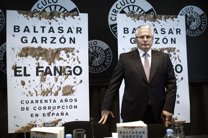 Baltasar Garzón presenta El fango, sobre 40 años de corrupción