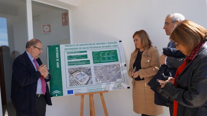 Serrano y Marín (d) en el acto de recepción de la depuradora de aguas.
